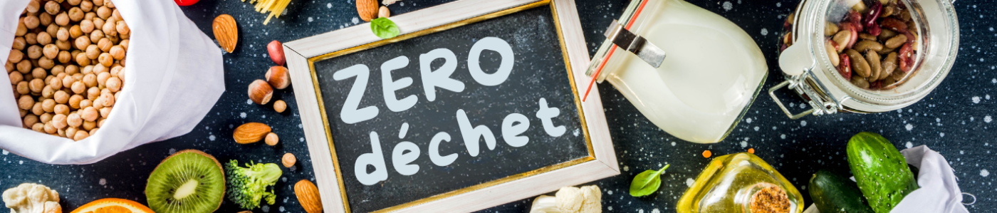 Divers aliments avec au centre un panneau sur lequel est inscrit zéro déchet