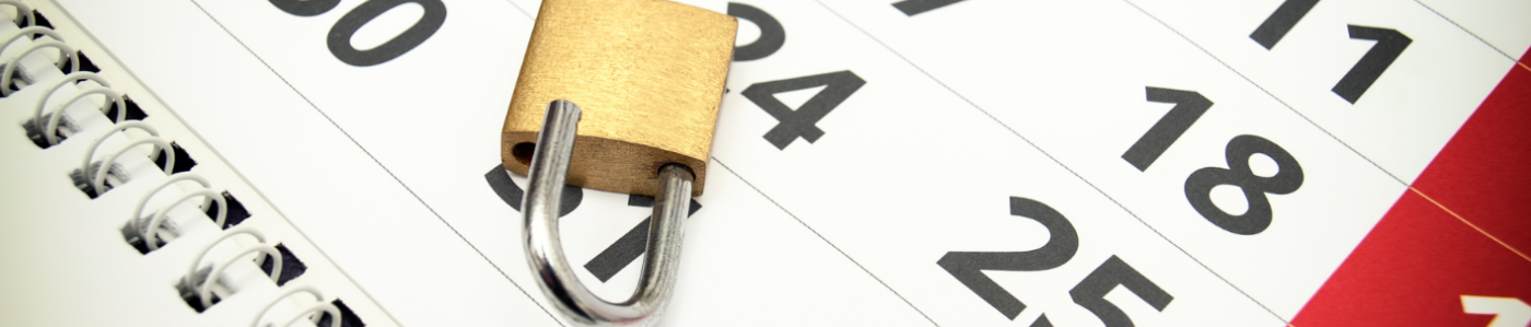 Calendrier avec un cadenas posé